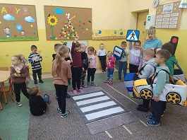 Spotkanie z policjantem w przedszkolu