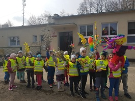 Przedszkolaki witają wiosnę